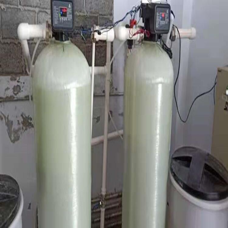 臨汾市水處理老店全自動(dòng)軟化水設(shè)備冀誠科玻璃鋼罐體